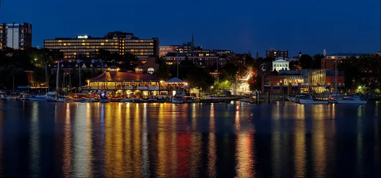 burlington water front at night[3072]